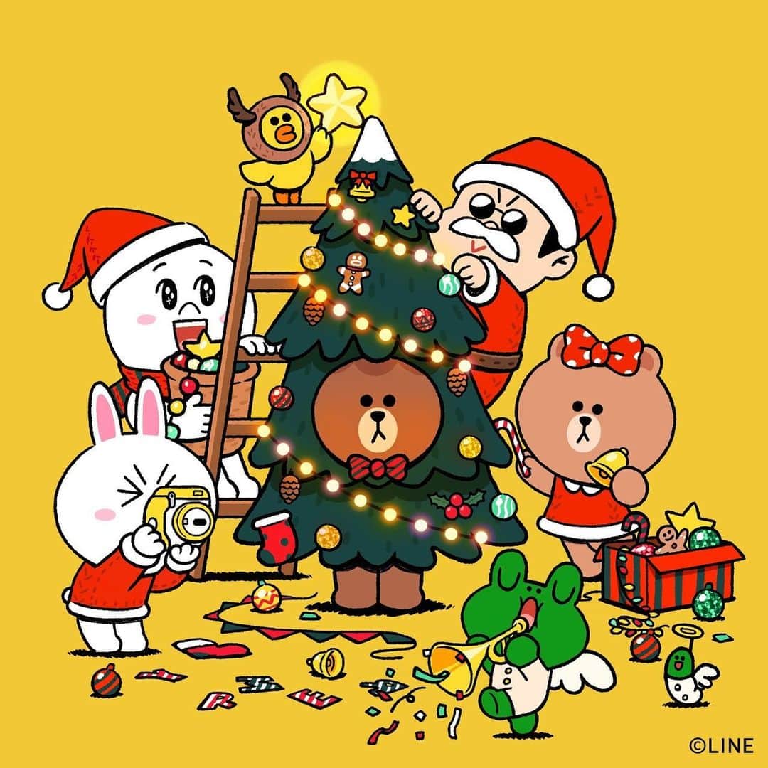 LINE FRIENDS_JPさんのインスタグラム写真 - (LINE FRIENDS_JPInstagram)「今年のツリーは #ブラウンツリー🎄❄️ ​ #かわいい #ホリデー ＃ツリーオーナメント #みんなで #飾り付け #LINEFRIENDS #Holidays #BROWN #CONY #SALLY #CHOCO #LEONARD #EDWARD #MOON #BOSS」12月25日 17時40分 - linefriends_jp