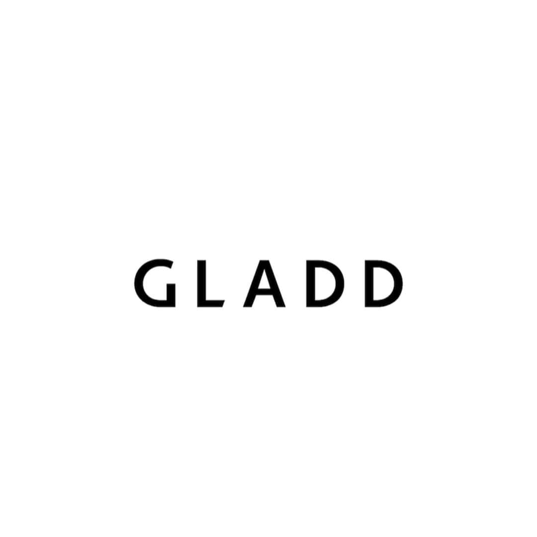 GLADDさんのインスタグラム写真 - (GLADDInstagram)「・﻿ 🌲GLADD HOLIDAY特集🌲 ﻿ GLADDでは自分へのご褒美アイテムを厳選。 開催中の全ブランドの中から﻿【OVER60%OFF】で 素敵なアイテムをセレクト。 ﻿ 今年頑張った自分へのご褒美ギフトを﻿ ぜひ見つけてみてください😌﻿ ﻿ ﻿ ﻿ 🎁✨🎁✨🎁✨🎁✨🎁✨🎁✨🎁﻿ ﻿ ﻿ また、GLADDでは毎日期間限定で 新しいセールイベントを開催しています🎉﻿ ﻿ 「何か良いものはないかな？」と、﻿ 見ているだけでも楽しんで頂けるように﻿ SNSや公式ブログでも発信していきます😊﻿ ﻿  ぜひプロフィールから無料会員登録をして﻿お得な プライスで購入できるショッピング体験をお楽しみください✨﻿ ﻿ @gladd_official ﻿ ﻿ ﻿ ・ #自分へのご褒美 #1224 #グラポチ　#🎄﻿ ﻿ ﻿ ﻿ ﻿ ﻿ ﻿ ﻿ ﻿」12月25日 17時57分 - gladd_official