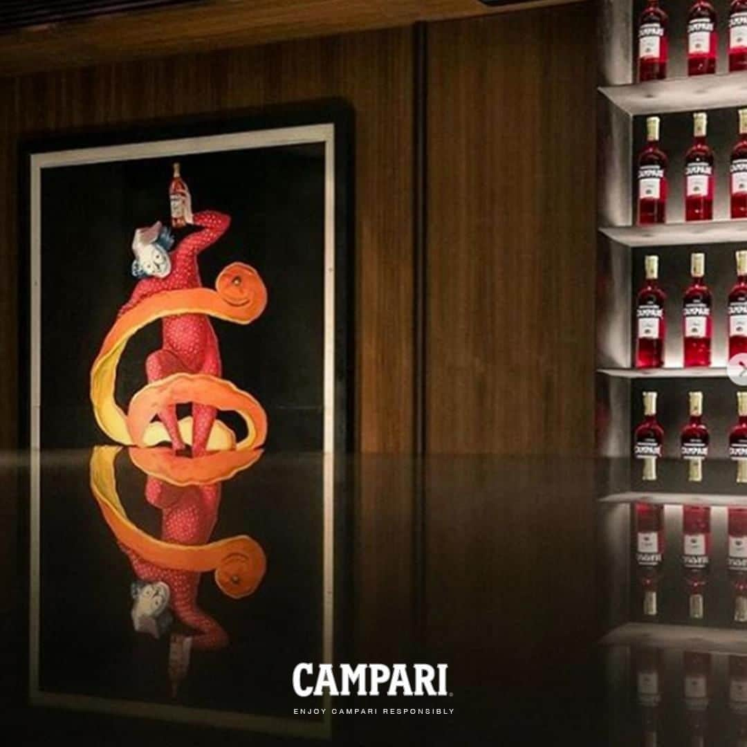 Campari Japanさんのインスタグラム写真 - (Campari JapanInstagram)「「カンパリーノ」は、ガレリアの歴史そのもの。1915年以来食前酒を提供する伝説のバールとして、今尚ミラネーゼ、世界中の人々に愛されています。新しく生まれ変わった「カンパリーノ」を体感して下さい。⁠ ⁠ #CAMPARI #アペリティーボ #カンパリレッド #Negroni #ネグローニ #N100 #イタリア #カクテル #cocktail #mixology #ミクソロジー #ミラノ #drinks #食前酒 #カンパリ #リキュール #お酒好きな人と繋がりたい #バーテンダー #bar #カンパリーノ #camparino #デザイン #クリエーション  #アート @camparinoingalleria」12月25日 18時00分 - camparijapan