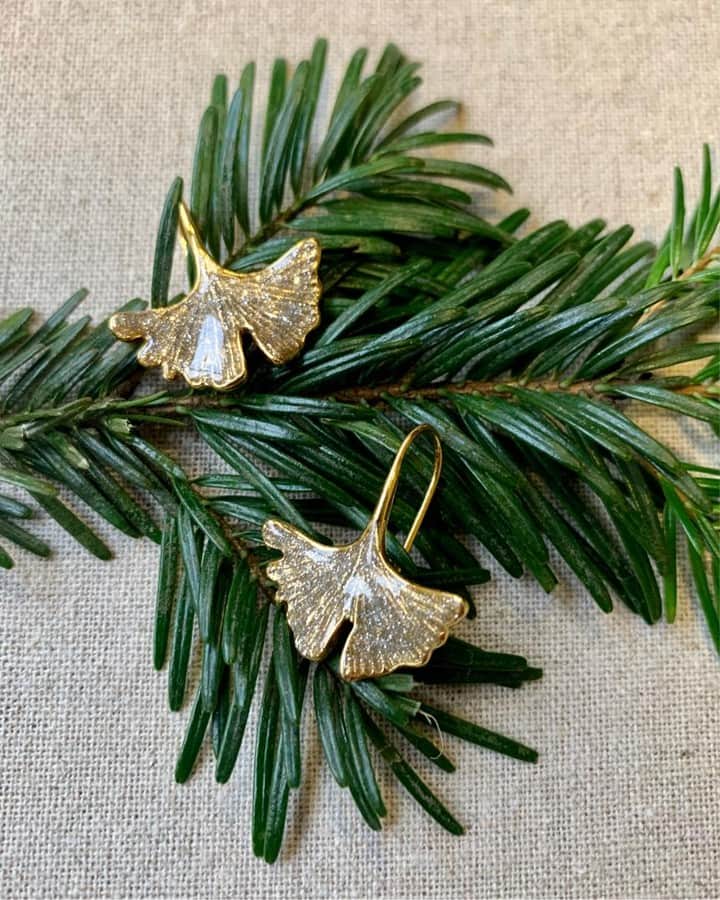 オーレリービダマンのインスタグラム：「Aurélie Bidermann House wishes you a Merry Christmas 🎄💫 #tangerine #aureliebidermann」