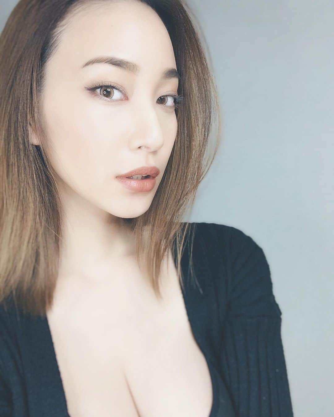のインスタグラム：「先日、MTサロンにてお肌改善の施術を受けてきました💁‍♀️ 大好きな超音波洗浄…🥰 プロの手にかかると、しっかり落としきれていない角質達が😂 土台コンディショニングのお勉強に色んな情報を得るのが楽しいんだなあ。 こつこつ地道に続けて行く事で本当にファンデの要らないお肌を手に入れられるんだって。 若い頃の無茶苦茶を取り戻すのには、もっともっと時間が必要なのだろうけど、頑張らないとねー！ 土台を整えるってどう言う事？の理解を深める良い時間になりました🥰 お陰様でお化粧ノリがよくてメイクもまあ楽しいこと。 . . #日本化粧品検定3級 ←1級に向けて猛勉強中！ 🙋🏻‍♀️質問はコメントにて  #mtサロン大橋駅前店 #mtサロン #mtサロン平尾 #肌質改善 #大橋エステ #美容 #スキンケア #大橋サロン #pr #美容大好き#美容好きさんと繋がりたい#基礎化粧品 #美容女子#美意識 #肌ケア #スキンケア大好き #スキンケア #美容大好き#ツヤ肌 #美活 #素肌美人 #美容マニア #艶肌 # #肌ケア #美意識 #美容垢 #スキンケア用品 #自分磨き #美肌になりたい 🔎: @mtsalon.ohashiekimae」
