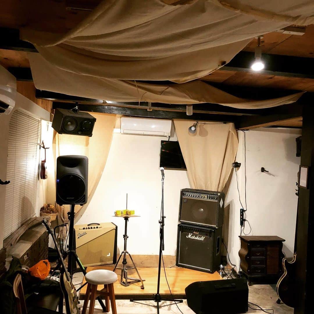 山川のりをのインスタグラム：「今夜は豊橋フリースタイルバー輪にてギターパンダライブです。 19時30分/20時、2000円+Dです。共演はタクロー、熊谷ノリヒト！お近くの方々会いにきてアイニージュー！」