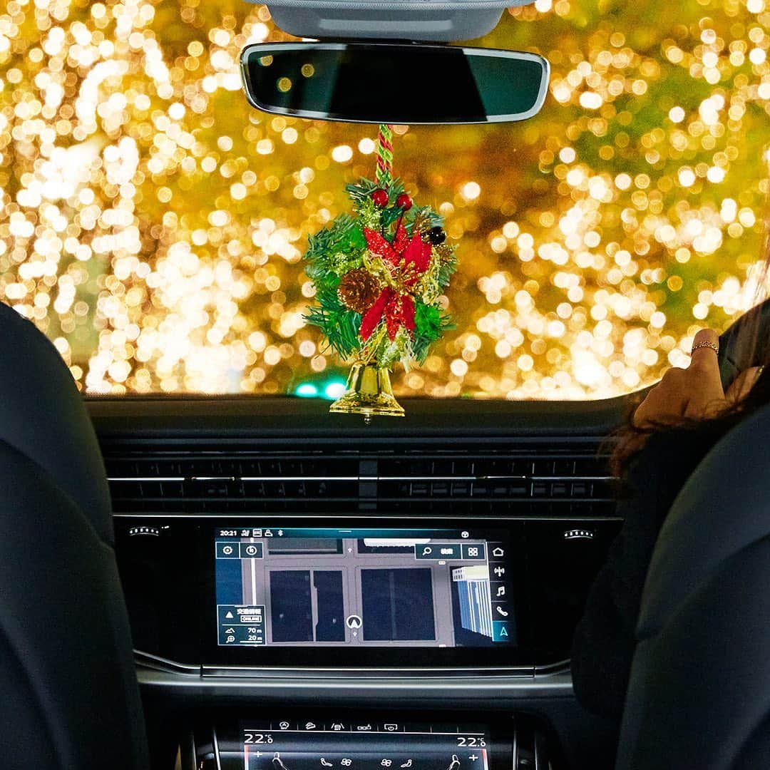 Audi Japan Sales / アウディジャパン販売さんのインスタグラム写真 - (Audi Japan Sales / アウディジャパン販売Instagram)「#Audiのある生活 Merry Christmas! 来年も#Audi と一緒に特別な思い出を。 @audi.japan.sales  #AJS #AudiQ8 #Q8 #MyAudi #Audistyle #car #アウディ #ショッピング #ドライブ #冬 #車 #愛車 #外車 #ドイツ車 #車好き #車好きな人と繋がりたい #アウディ女子 #車好き男子」12月25日 18時13分 - audi.japan.sales