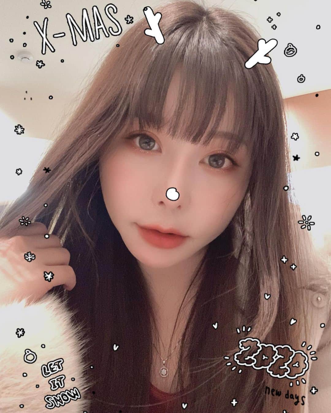利咲のインスタグラム：「Merry Christmas 🎄 Wishing your peace and love at Christmas and always❤️ . . . #merrychristmas #christmas #xmas #🎄 #🎅 #🤶」