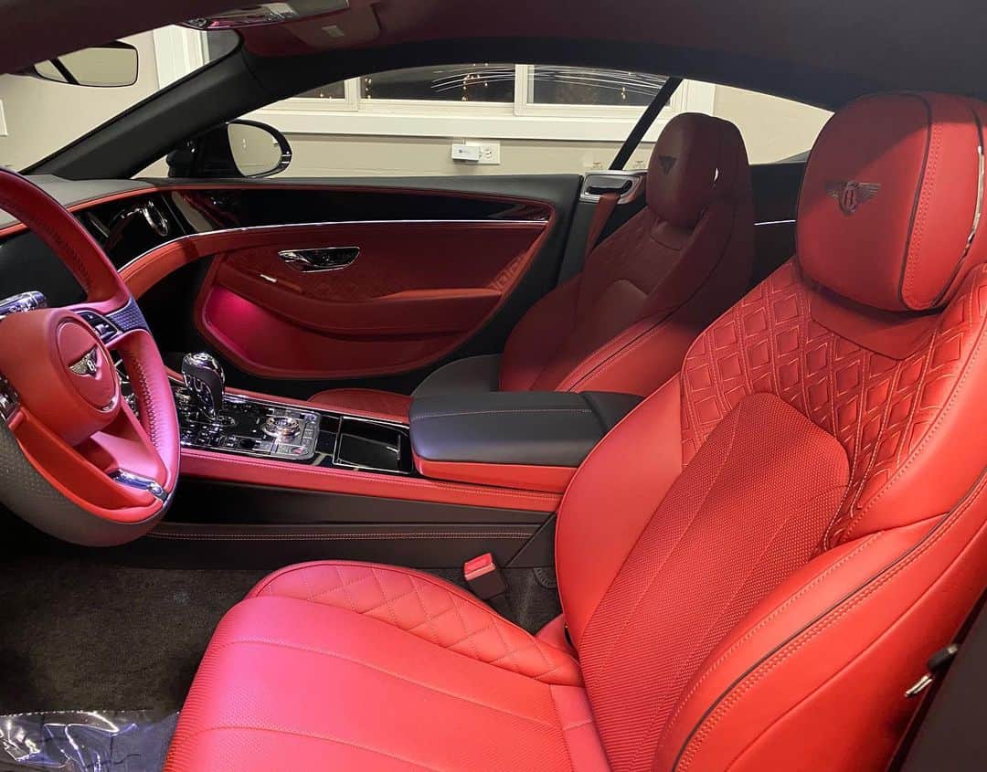 フロイド・メイウェザー・ジュニアさんのインスタグラム写真 - (フロイド・メイウェザー・ジュニアInstagram)「Gift to myself...the new 2020 Bentley Continental GT Mulliner  Go shop now with @champion_motoring they got the best deals and the best luxury vehicles !」12月25日 18時18分 - floydmayweather