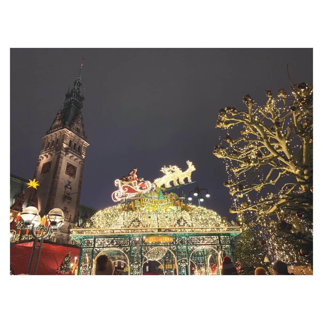 上村彩子さんのインスタグラム写真 - (上村彩子Instagram)「. . オーナメントを置いているだけですが… 以前ドイツのクリスマスマーケットに 行った時に買ったお気に入りたち🎅 . みなさまステキなクリスマスを🎄 ということで雰囲気を楽しめるように ドイツの写真を何枚か🤳 . 私は今日は焼肉だぁー！！😆 . . #クリスマス#クリスマスマーケット #ドイツ#🇩🇪」12月25日 18時20分 - saekokamimura