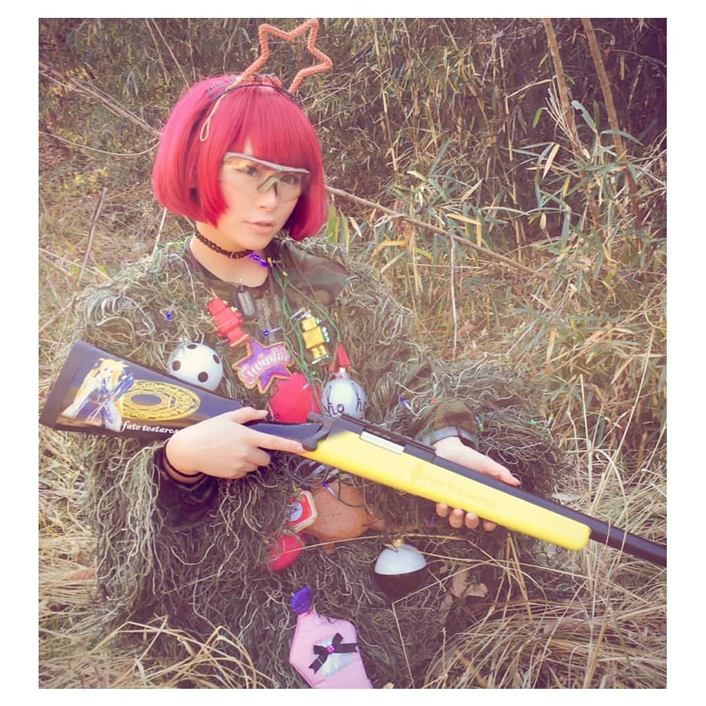 のインスタグラム：「. . . 🎅🎂💝💜Happy #christmas 💜🎄🍗🎉 . . 🎄 cosplay as #christmastree 🎄 . . Twitter限定のクリスマスプレゼント企画の 🎉結果発表🎁したよおおおお╰(*´︶`*)╯♡ . . チェックしてねえええ💕 . . それでは!!ステキなクリスマスの夜を過ごしてねん . . 次のプレゼント企画は🍫バレンタインデー🎁かな？💜 . . お楽しみにいいいいい . . 🔫gun #tokyomarui #vsr #sniperrifle . ( #フェイトテスタロッサ #fatetestarossa #魔法少女リリカルなのは #magicalgirllyricalnanoha) . . 🕶#eyewear 👗 #ghilliesuit . . . 🖤🖤🖤🖤🖤🖤🖤🖤🖤🖤🖤🖤🖤🖤🖤🖤 🖤🖤🖤🖤 . . . 🌈ぴっちょりーなYouTubeチャンネル🌈 週一💕配信中〜 . . 🌈ぴっちょりーなバイクアカウント🌈 @picciolina . . 🖤🖤🖤🖤PICCIOLINA☆SCHEDULE🖤🖤🖤🖤 . . ■🔫ゲスト出演🔫サバゲーイベント■ 1月5日(木) 1周年記念イベント@H.E.A.D.S川越 . ◼️🔫MC出演🔫サバゲー用物販イベント◼️ 2/9(日) 爆裂祭 @池袋サンシャインシティー . . . 🖤🖤🖤🖤🖤🖤🖤🖤🖤🖤🖤🖤🖤🖤🖤🖤🖤 🖤 #airsoftmilsim  #airsofter#airsofters#airsoftgun#airsoftguns#ぴっちょりーな #piccholina #airguns#airgun#airsofterphoto#airsofting#airsoftwar#airsoftworld#airsoftjapan#airsoftgirl#airsoft#サバゲー#サバゲー女子#military」