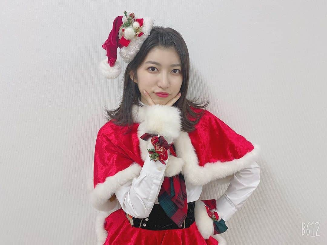 吉田華恋さんのインスタグラム写真 - (吉田華恋Instagram)「メリークリスマス🎄🤍 この前のイベントで来たサンタ衣装の写真をプレゼント🎁  みっさーが撮ってくれました @misaki_888_sagasaikou」12月25日 18時35分 - karen_yoshida_8