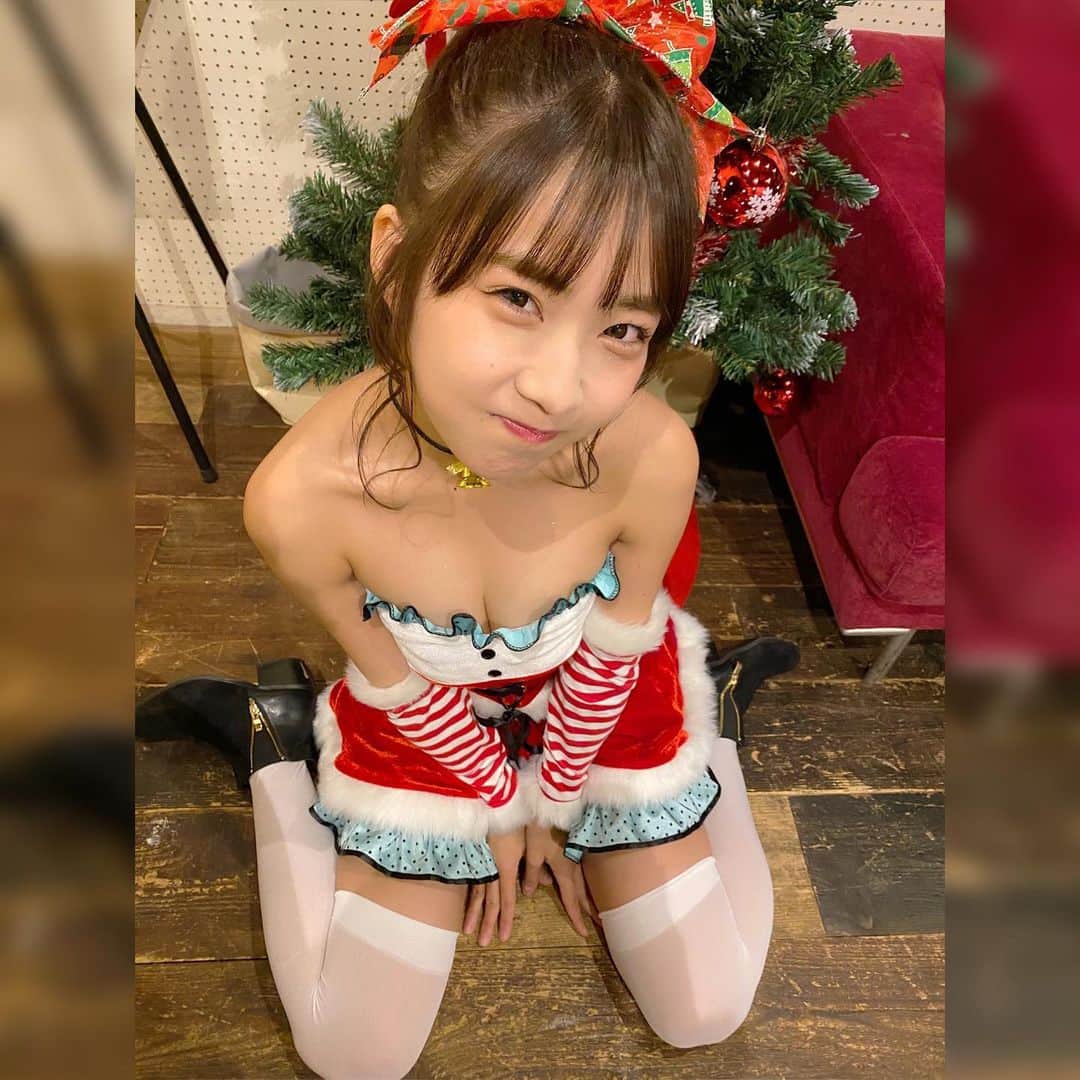 天羽希純のインスタグラム：「Merry X'mas💓  きすみがプレゼントー🎁  #クリスマス #xmas #サンタコス #サンタさん #サンタコスプレ #水着 #泳衣 #swimwear #ビキニ #bikini #bikinigirls #コスプレ #cosplay  #japanesegirl #巨乳 #谷間 #可愛い女の子 #グラビア #gravure #グラドル #アイドル #Japaneseidol #撮影会 #撮影会モデル #被写体 #太もも #フェチ」