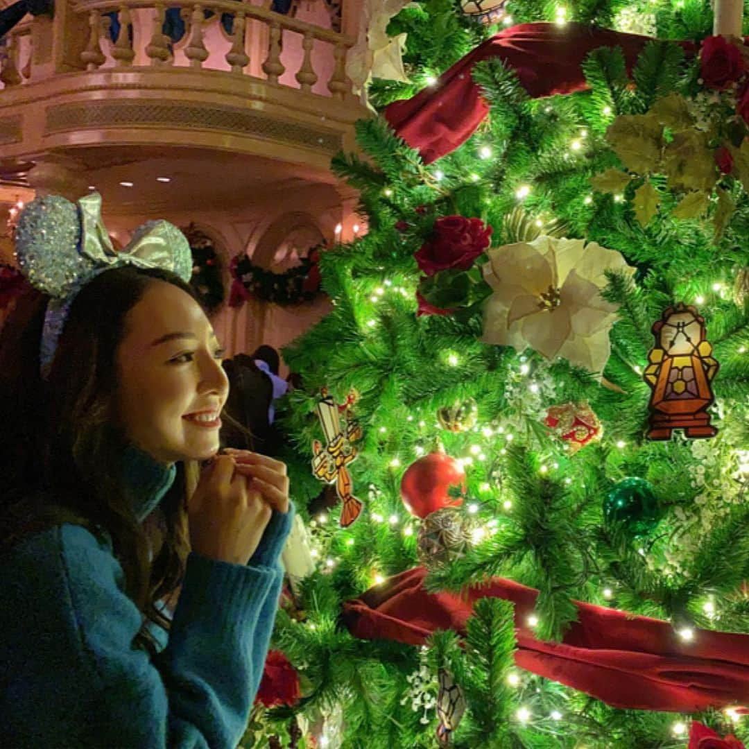 加藤桃子さんのインスタグラム写真 - (加藤桃子Instagram)「happy holidays!🎄﻿ ﻿ #merrychristmas ﻿ #happyholidays ﻿ #wdw﻿ #floridadisney﻿ #waltdisneyworld ﻿ #beourguestrestaurant ﻿ #フロリダディズニー﻿ #ディズニーワールド﻿ #美女と野獣」12月26日 0時04分 - mom0.japan