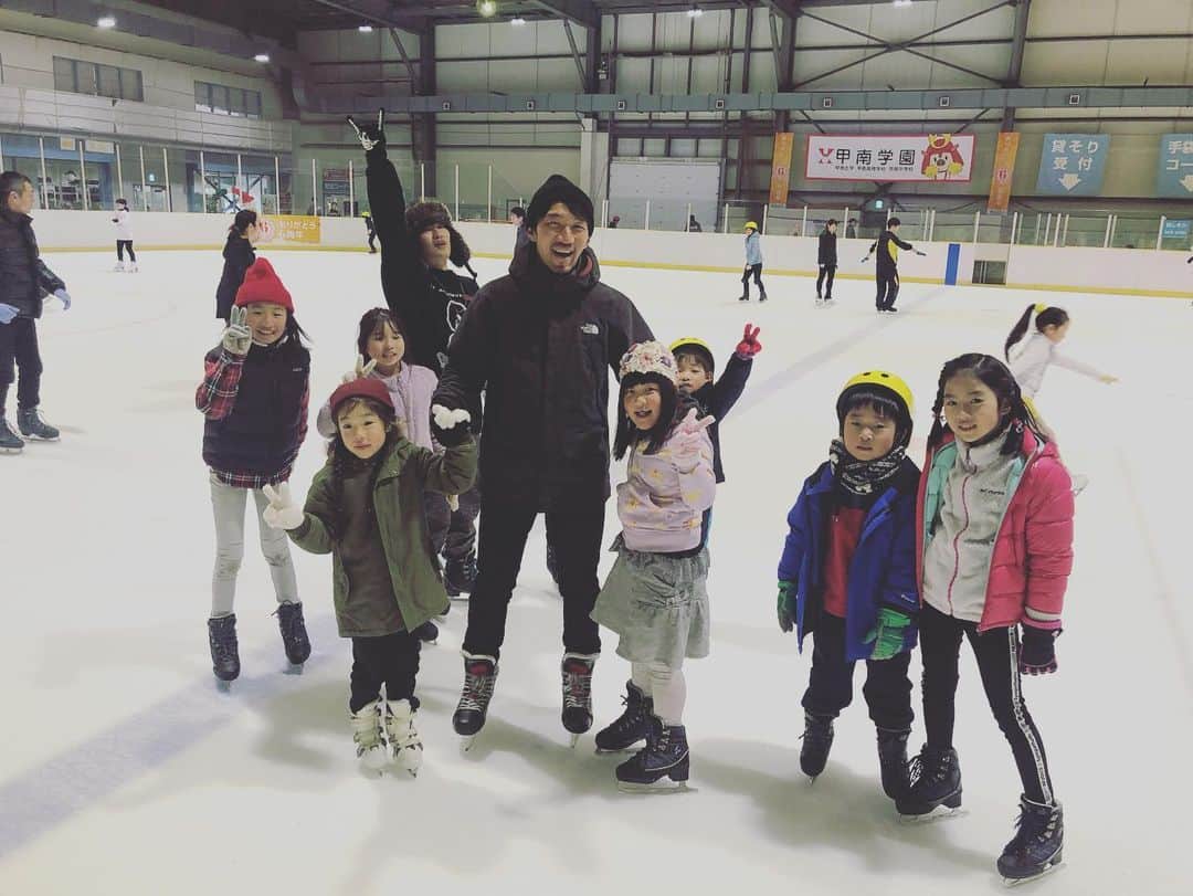 安床エイトさんのインスタグラム写真 - (安床エイトInstagram)「Ice Skating with @ascschool . #iceskate #iceskating #skating #ASCschool #kids #school #class #sports #inlineskate #inlineskating #blading #goodtime #great @eitoyasutoko」12月26日 0時08分 - eitoyasutoko