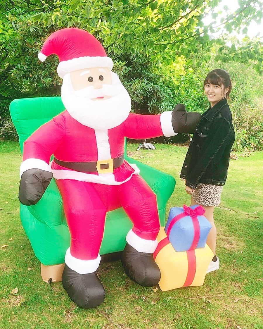 徳永千奈美さんのインスタグラム写真 - (徳永千奈美Instagram)「🎅🎁❤️ 一個前の投稿で、私が長袖の服を着ていたから日本にいるの？って質問がありましたが、今も海外にいますよ🤗 こちらは夏だけど、日によってはまだ長袖や上着が必要な日もあります😁 このデニムジャケットともnewだよ❤️ #abroad #christmas # @u_dresser」12月25日 18時42分 - chinami.tokunaga