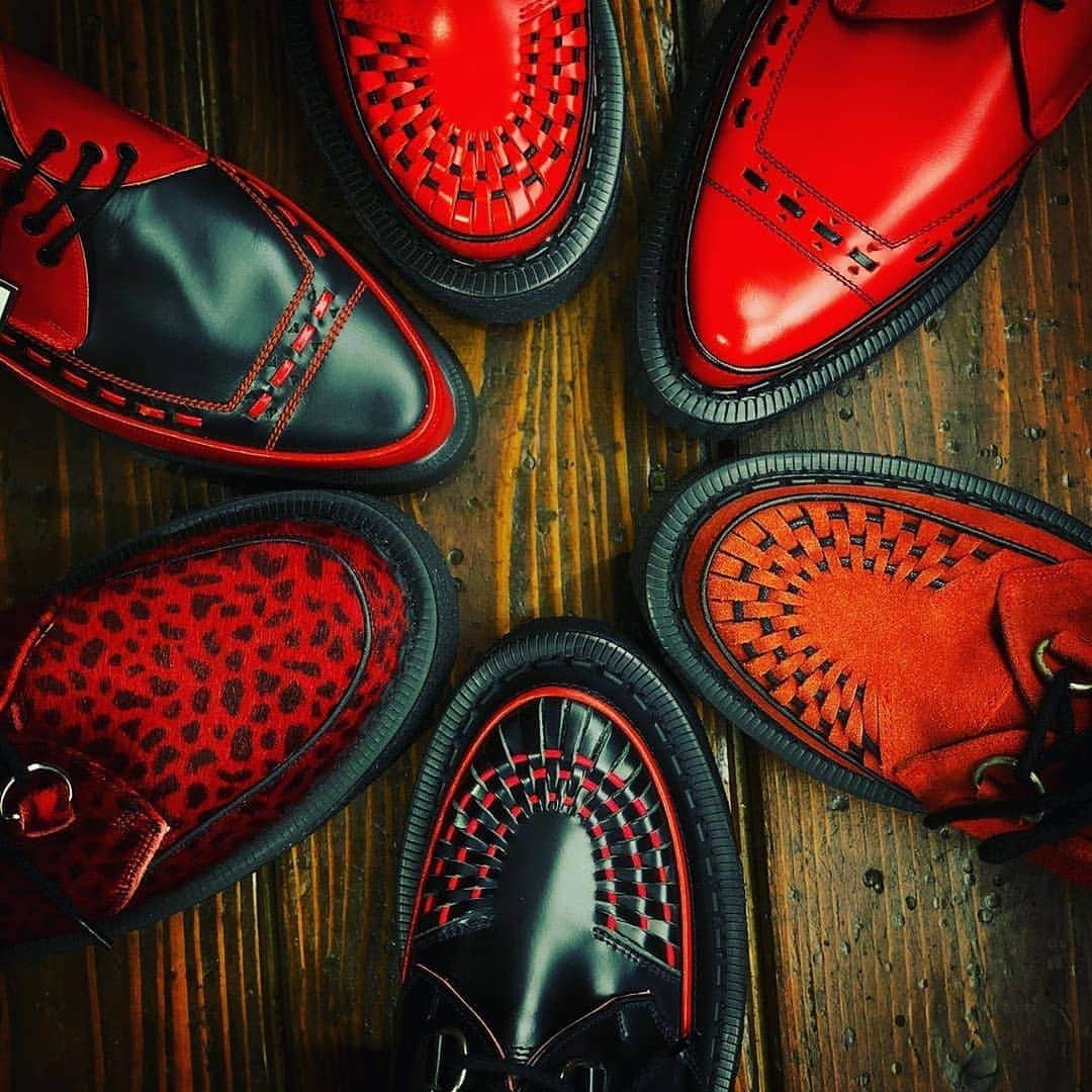 のインスタグラム：「Merry Christmas to you all from the folks at George Cox 📷 @georgecoxshop」