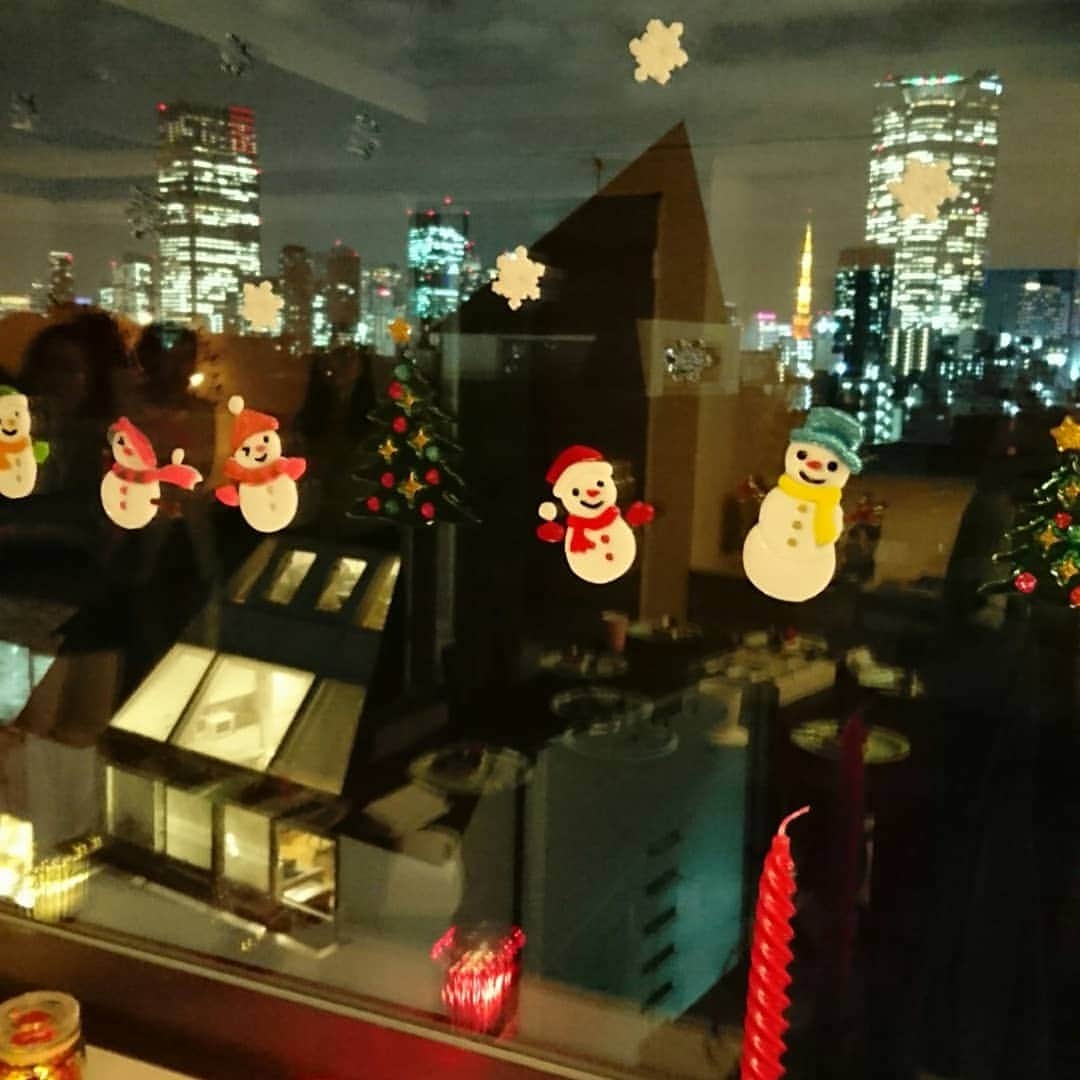 カメヤマキャンドルハウスさんのインスタグラム写真 - (カメヤマキャンドルハウスInstagram)「. メリークリスマス✨🎄✨ . 皆さま  どんなクリスマスを過ごされてますか🎁✨ . パーティーシーンにも キャンドルを😌 . ステキなクリスマスをお過ごしくださいませ✨ 🎄✨ . #カメヤマキャンドルハウス#kameyamacandlehouse#キャンドルのある風景#クリスマス#クリスマスパーティー#パーティー#candle#クリスマスケーキ#女子会#夜景#青山#表参道#乾杯#ケーキ#クリスマスケーキ#メリークリスマス」12月25日 19時06分 - kameyama_candle_house