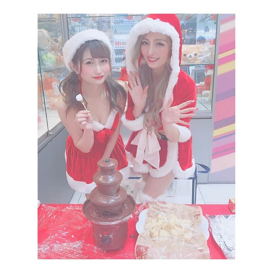 結城明日翔さんのインスタグラム写真 - (結城明日翔Instagram)「* 昨日のサンタ🤶🍫💕 写真全部めっちゃ楽しそう🤍🤍 * #クリスマス #サンタ #サンタコス #コスプレ #チョコフォンデュ #サンタ #クリスマスは仕事  #xmas #merrychristmas #santaclaus #santacostume #cosplay #chocolatefondue #happy #ulike #selfie #instachristmas」12月25日 18時58分 - yuki_asuka_