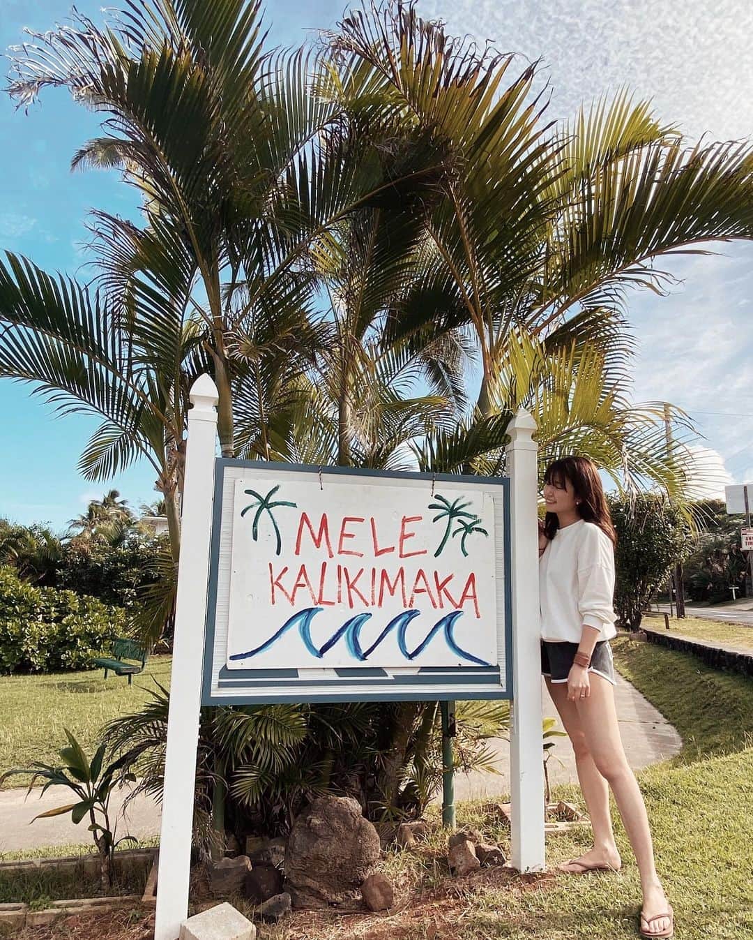 のインスタグラム：「ハワイの言葉でメリークリスマスてゆねんて🎄 みんなが最高のクリスマスを♡ Wishing you a merry christmas from Hawaii🎅🏽🌺」