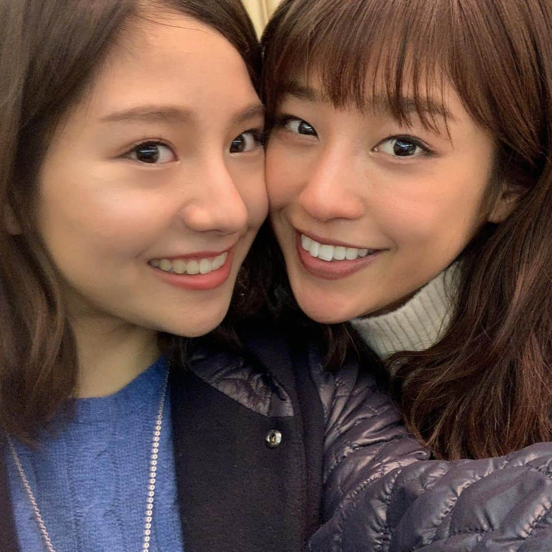 後藤楽々さんのインスタグラム写真 - (後藤楽々Instagram)「みなさん素敵なクリスマスを お過ごしでしょうか😇 楽々はとても平和なクリスマスを 過ごしてます🏄‍♂️ そしてですね！ 告知させて欲しい事があるのです！！ 1月1日にOAされる 「今夜くらべてみました」元日3時間スペシャル に出演させていただきます！！ 本当に凄すぎる面々が揃っている中、 こんな私がここにいていいのかという まるでフォアグラやキャビアなどの中にジャガイモがいるような そんな感情に駆られてました！！ 収録は今までにない緊張感の中で挑んだので正直あまり記憶にないですが こんな素敵なチャンスをくださった方々のためにも 少しでも多くの人に自分の事を知っていただけるきっかけになればなと思います😊😊 写真は とーーーっても可愛くて 優しい中川恵美里さんと すっごく綺麗で優しく フレンドリーな岡副麻希さんです  顔がわかりやすく緊張してます！！🤓 皆さんぜひ観てください！😊 https://www.ntv.co.jp/konkurabe/articles/25h46btxuv10yeygq1.html  #今夜くらべてみました #こんくら #セントフォース #セントフォースsprout」12月25日 19時14分 - hahahalalala0723