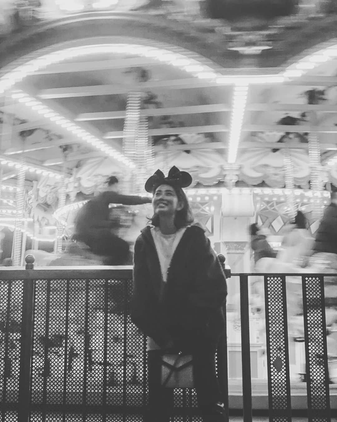 JUNNAのインスタグラム：「🎅🐭🏰🎄❤️ #ディズニーランド#disneylandtokyo #tokyodisneyland #ビッグカバーオールジャケット」