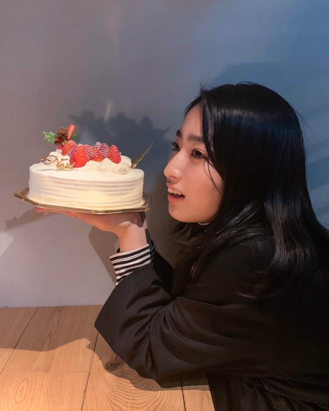 のインスタグラム：「メリークリスマスだね🎅 クリスマスはショートケーキだなあ🎂 #merrychristmas#メリークリスマス#ショートケーキ#いちご#」