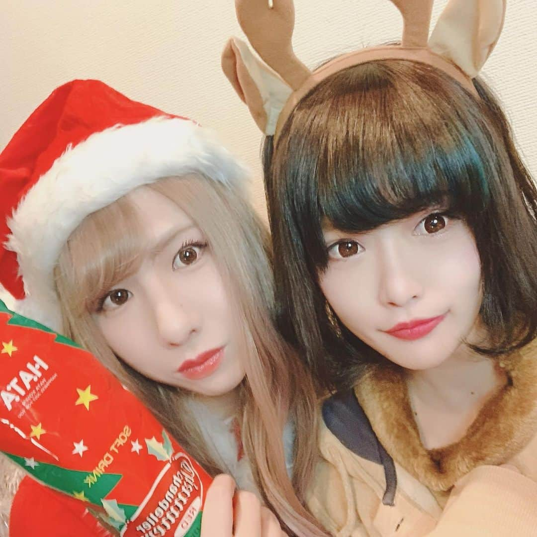 大森砂奈さんのインスタグラム写真 - (大森砂奈Instagram)「MerryXmas2019🎄✨ 今年は女子会しました😂😂😂 イブライブも参加してくれた方 ありがとうございました🧡 . 今年は色んな変化の年でした✨ まあ初詣の動画でも自分でそう言ったから そうなるように動いた結果かと😂 やはり有言実行ですねん👍✨ . みんなも令和元年、良い年になりましたか？🧡 . #さなっち#マルチクリエイター #栃木県YouTuber#クリスマス#クリスマス2019🎄」12月25日 19時30分 - sana00mori