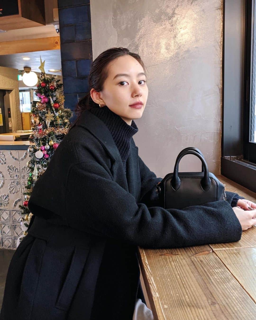 Shiho Sasakiのインスタグラム：「Merry Xmas✨🎄 クリスマス当日、みんな何するのかな💭 昨日も今日もとっても寒いから 外で過ごす方は体調気をつけて下さいね❄️ #20191225#xmas#MOUSSY#MOUSSYSNAP」