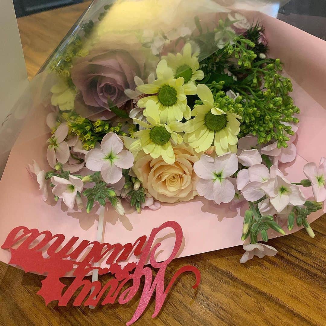 チェ・リのインスタグラム：「엄마에게♥️」