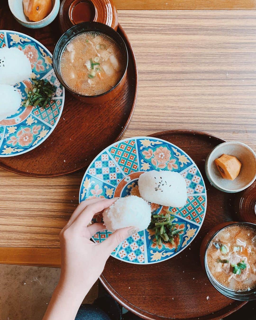 櫻井千尋さんのインスタグラム写真 - (櫻井千尋Instagram)「✮ Spot ✈ Tanegashima,Japan.  種子島にはおいしい食材がいっぱいあって 野菜から海鮮、フルーツ、ジェラートまで！ それを使った料理がどれもおいしくて🥺✶⋆ . しっかり食べて ふくよかになりました😛✌🏻 Kojiyacafe のおにぎりと豚汁セットは 2人して 何回もおいしいって言いながら食べたなあ。笑  #種子島 #tanegashima  #ジェラートhope @girl_licence」12月25日 19時50分 - chihirosakurai