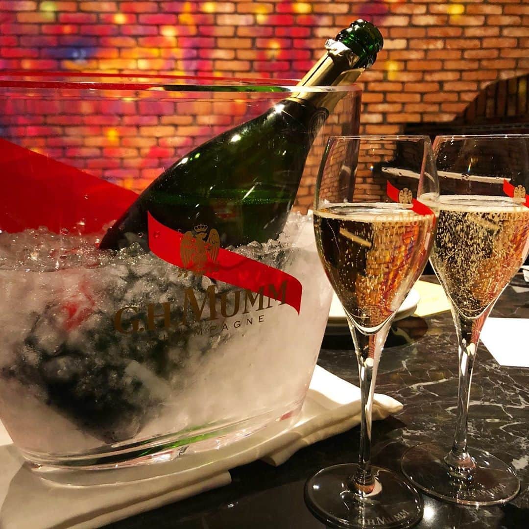吉田早織さんのインスタグラム写真 - (吉田早織Instagram)「メリクリ🎄🎁🎅💘 #シャンパン#champagne #青山　#青山一丁目」12月25日 19時53分 - saoriyoshida034