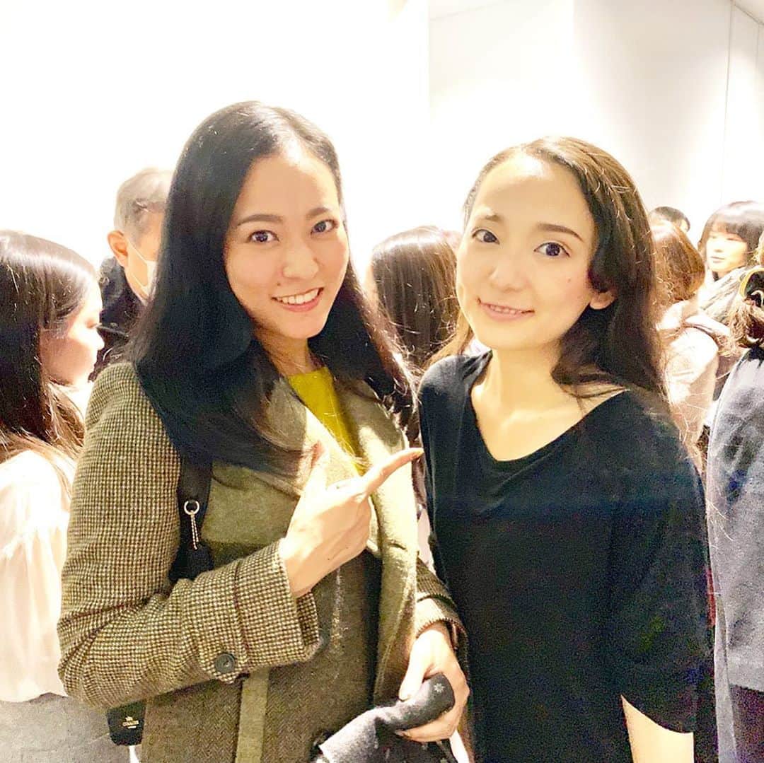 のインスタグラム：「💃✝️⛪️♥️ 天使にラブソングを〜シスターアクト〜 めちゃくちゃ感動した✨ 芝居とダンスもだけど、 やっぱり歌の力はすごい！！ ずっと鳥肌立ちっぱなしでした😭💕 森公美子さんはおちゃめで可愛いし、 屋比久知奈さんの歌声がほんとに素敵で 聴き惚れました😍 玲花も何役もやってて、ほんと素敵でした！！ 最後まで怪我なく頑張ってね♥️ #シスターアクト #天使にラブソングを  #ミュージカル」
