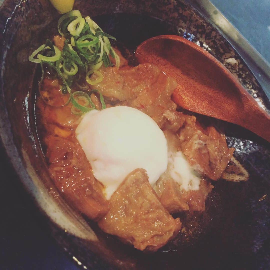 のインスタグラム：「当店オススメ「豚の角煮」です！！！ 温玉と相性抜群の一品です🤤💓 ぜひご賞味下さい♪ . . . #九州うまか #梅田 #大阪 #大阪居酒屋 #東通り #九州料理 #自然薯 #もつ鍋 #石焼もつ鍋 #Osaka #日本酒 #日本酒女子 # 日本酒好き集合 #イカの天ぷら#角煮」