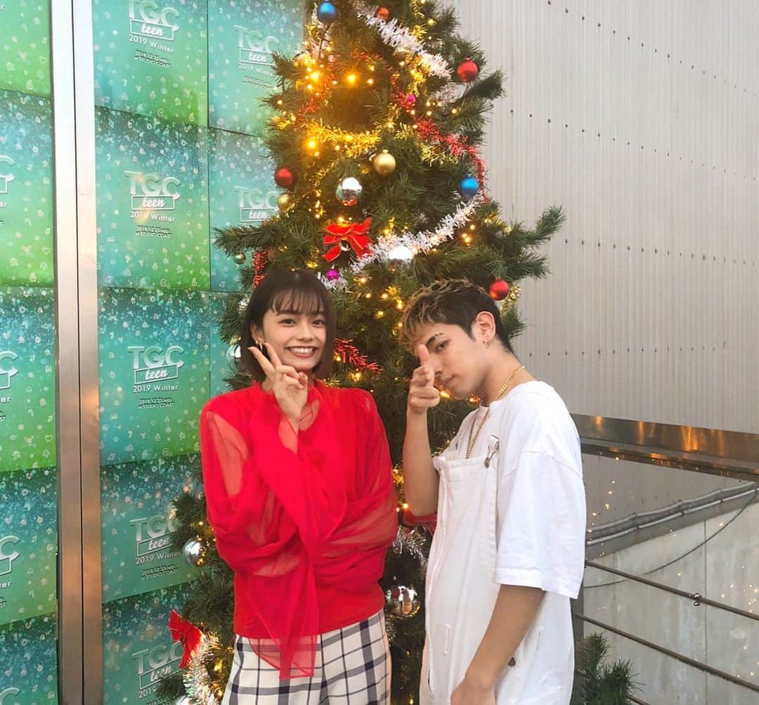 足立佳奈さんのインスタグラム写真 - (足立佳奈Instagram)「Merry Christmas 🎄 ルードくんと一緒でしたー！  あと今日好きメンバーにも会えました☺︎☺︎もう本当にステージでもキラキラしてて妹や弟のような感じになっちゃって…。可愛かったなぁ。♡」12月25日 20時09分 - kana1014lm