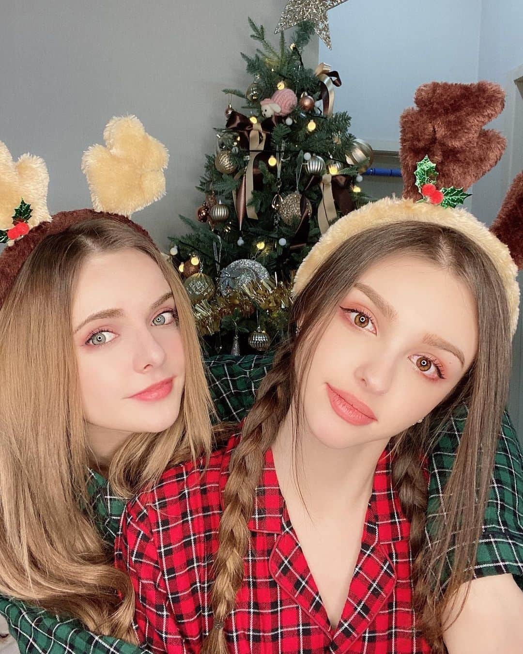 Elina 엘리나 (エリナ) さんのインスタグラム写真 - (Elina 엘리나 (エリナ) Instagram)「Merry Christmas🤩🎄 at Sasha's house, good time❤️ 여러분 메리 크리스마스에요 ! 항상 건강하게ㅎㅎ」12月25日 20時16分 - elina_4_22