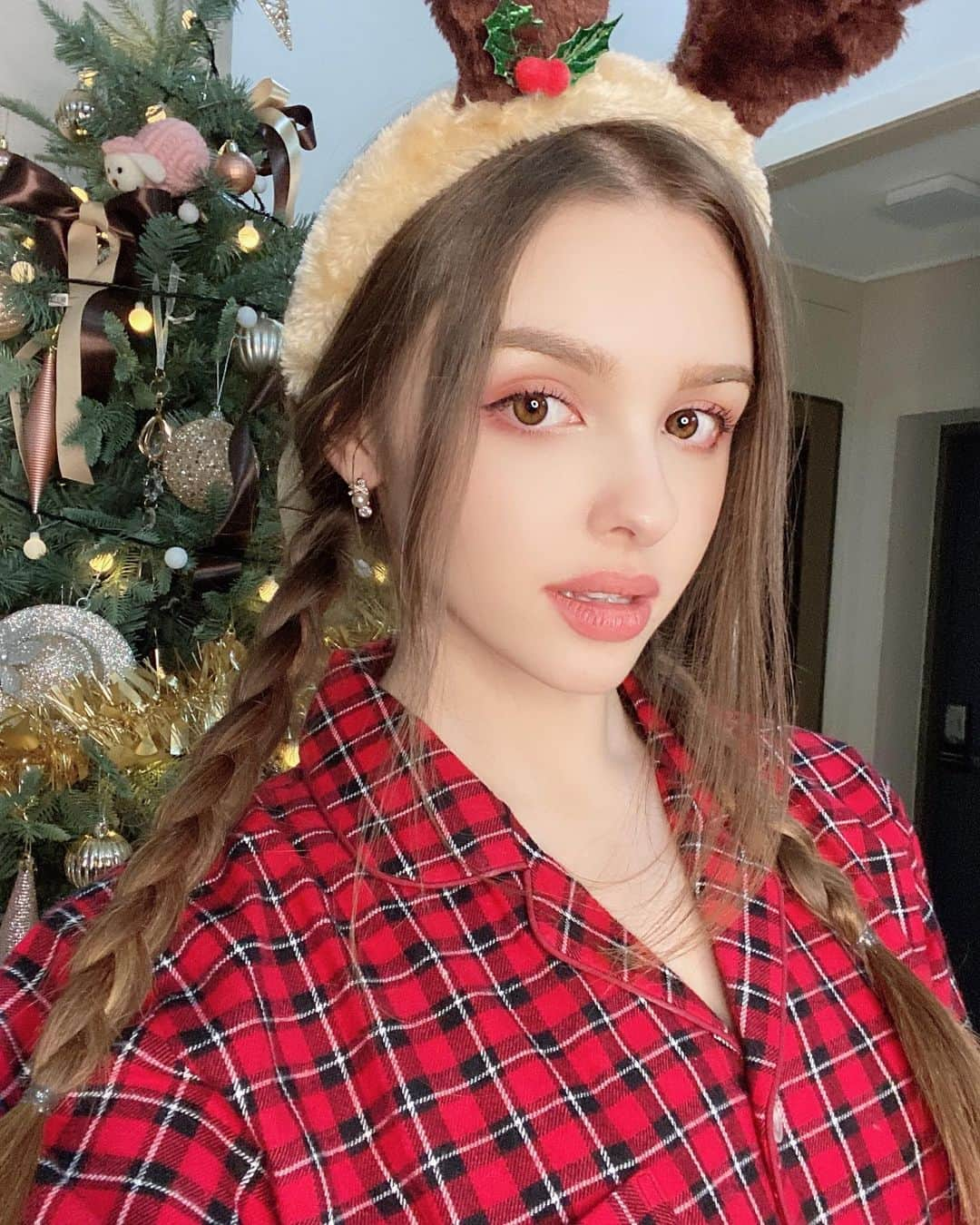 Elina 엘리나 (エリナ) さんのインスタグラム写真 - (Elina 엘리나 (エリナ) Instagram)「Merry Christmas🤩🎄 at Sasha's house, good time❤️ 여러분 메리 크리스마스에요 ! 항상 건강하게ㅎㅎ」12月25日 20時16分 - elina_4_22