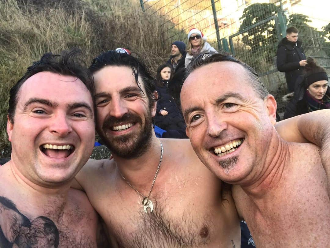 オーエン・マッケンさんのインスタグラム写真 - (オーエン・マッケンInstagram)「Little cheeky Christmas swim with the uncle. The rest of the family bailed cos they thought it would be too cold. (You know who you are.....)....」12月25日 20時25分 - eoincmacken