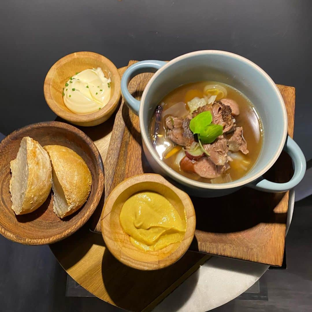 ユリ さんのインスタグラム写真 - (ユリ Instagram)「프랑스 가정식 ‘pot-au-feu’ 포토푀 . 양지머리+부채살+아롱사태 푹 넣어서 추운 날 뜨끈뜨끈하게 만들어먹기 #포토푀 #potaufeu #유리한요리 #有利한요리」12月25日 20時18分 - yulyulk