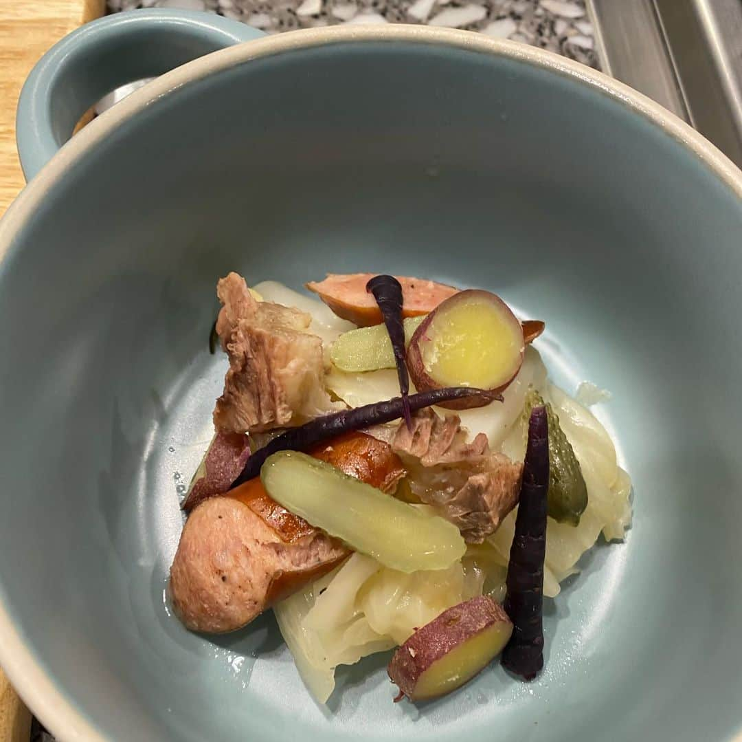 ユリ さんのインスタグラム写真 - (ユリ Instagram)「프랑스 가정식 ‘pot-au-feu’ 포토푀 . 양지머리+부채살+아롱사태 푹 넣어서 추운 날 뜨끈뜨끈하게 만들어먹기 #포토푀 #potaufeu #유리한요리 #有利한요리」12月25日 20時18分 - yulyulk