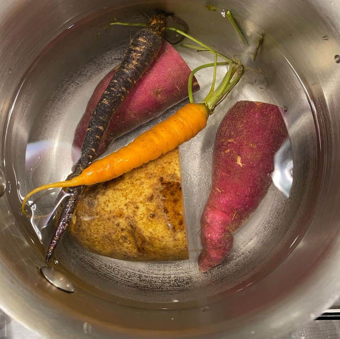 ユリ さんのインスタグラム写真 - (ユリ Instagram)「프랑스 가정식 ‘pot-au-feu’ 포토푀 . 양지머리+부채살+아롱사태 푹 넣어서 추운 날 뜨끈뜨끈하게 만들어먹기 #포토푀 #potaufeu #유리한요리 #有利한요리」12月25日 20時18分 - yulyulk