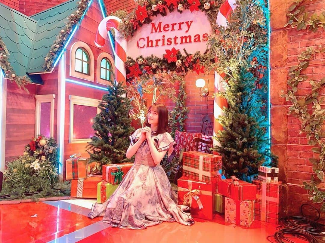 松村沙友理さんのインスタグラム写真 - (松村沙友理Instagram)「メリークリスマス🎄  素敵なクリスマスをお過ごしください🤶🏻 #MerryXmas #サンタさん #風邪ひかないでね」12月25日 20時22分 - matsumura_sayuri_official