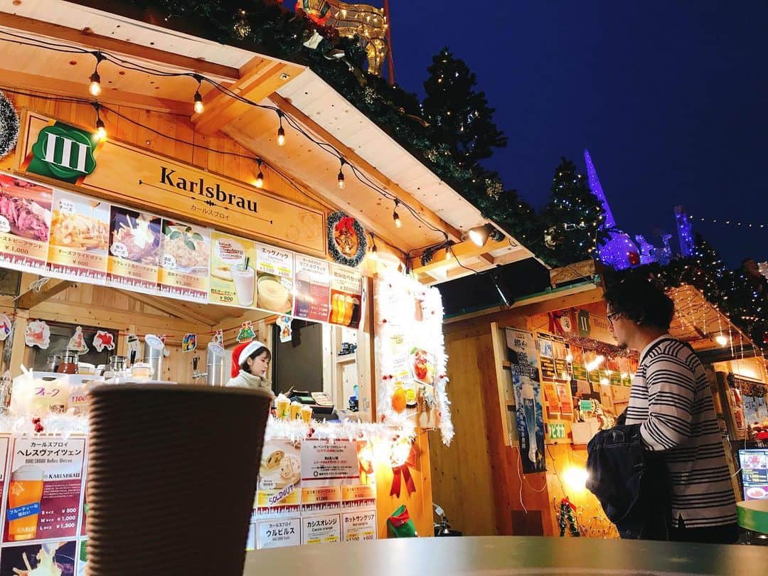 のインスタグラム：「・ ・ 今日じゃないけど、 以前行った東京タワーの麓にある クリスマスマーケットへ🎄☃️ 念願のエッグノック🤗 思っていたより少し苦め☕️ やっぱりクリスマスマーケットは楽しい💓✨ ・ ・ ・  #クリスマス  #クリスマスイブ #クリスマスマーケット　#東京タワー　#🗼#christmas #christmasmarket #ラム酒 #エッグノック」