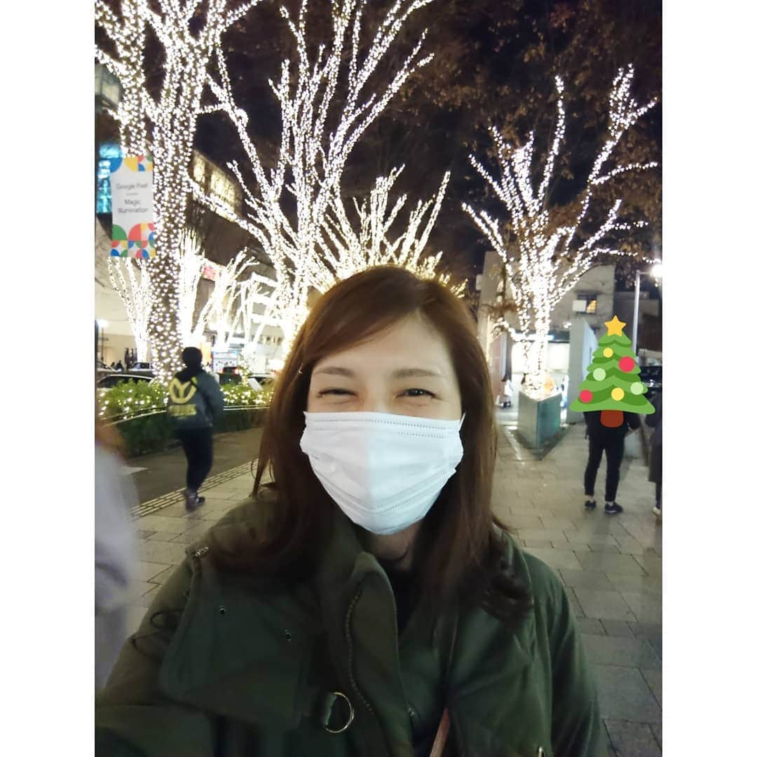 吉井怜さんのインスタグラム写真 - (吉井怜Instagram)「Merry Christmas  何気に人生で初めてクリスマスにイルミネーションの綺麗な街へ行きました(笑)  素敵なクリスマスを～♪ #merrychristmas #メリクリ  #吉井怜 #amebablog #吉井怜オフィシャルブログ #aquamarine18 #シェア投稿」12月25日 20時26分 - rei_yoshii