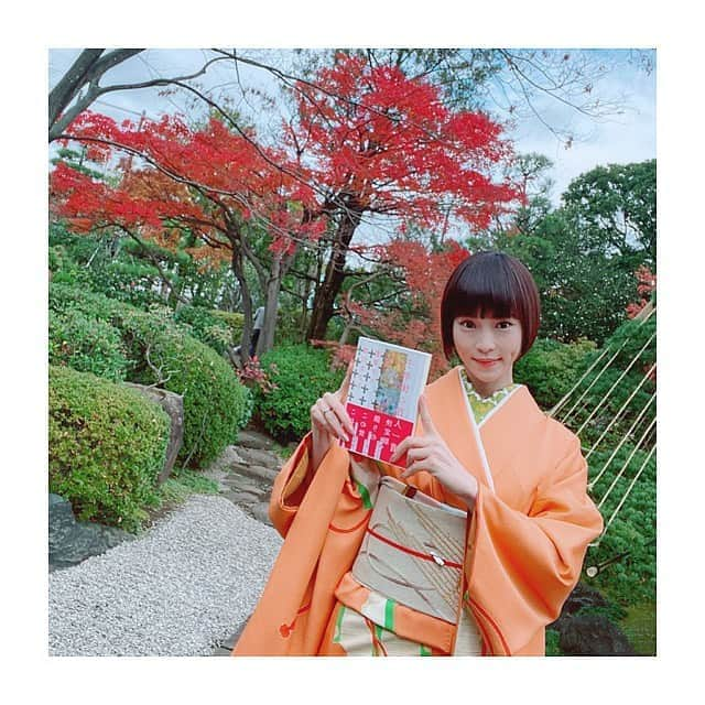 清川あさみさんのインスタグラム写真 - (清川あさみInstagram)「百人一首。平安時代を中心に500年にわたる王朝の名歌を収めたベストアルバム。よく知られているようで実は謎が多い。名歌はどうやって生まれたのか？ また近くなればお知らせしますがお正月の特番に出演します🌅改めて、千年後の百人一首を作って良かった、、こんなに面白いなんて！驚きと感動🍁🎍そして何故今、百人一首が再び注目されるのかが分かる二時間になっております。是非ご覧ください。 https://www4.nhk.or.jp/heroes/x/2020-01-04/10/5193/2803195/ 番組名：「英雄たちの選択スペシャル　百人一首 〜藤原定家 三十一文字の革命〜」 放送日：2020年1月4日(土) 19:00〜21:00放送局：NHK BSプレミアム/BS 4K 同時放送 #NHK #清川あさみ #千年後の百人一首 #japaneseculture #history #japan  #poetry #百人一首　#nhk #磯田道史 #杉浦友紀 #谷知子 #いとうせいこう」12月25日 20時31分 - asami_kiyokawa