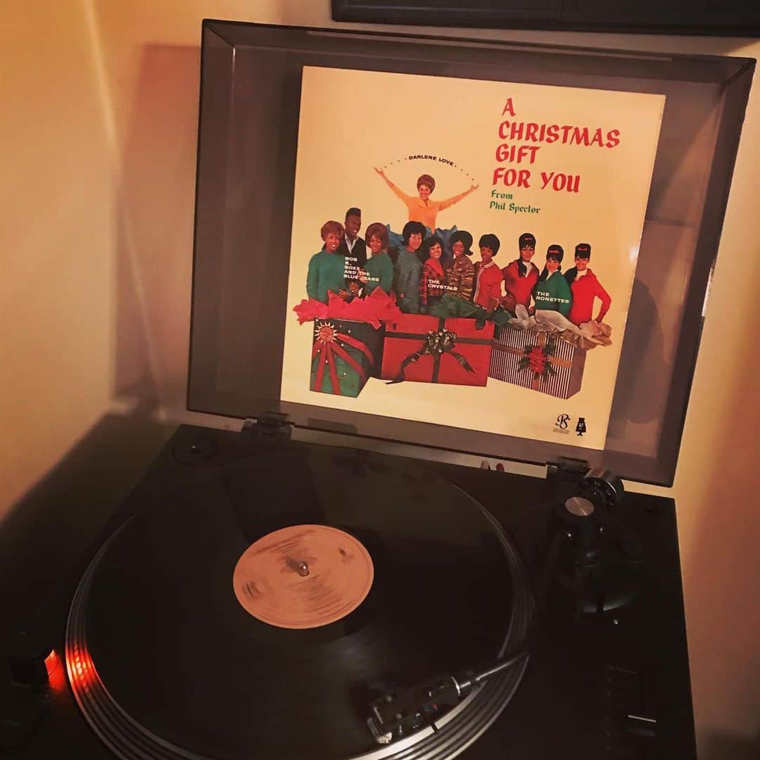 佐野史郎のインスタグラム：「まだまだ楽しみたいクリスマス気分🎄 今宵はフィル・スペクター🎶」