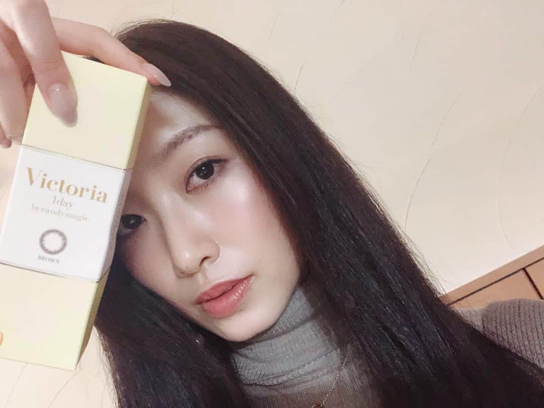 福井千佳さんのインスタグラム写真 - (福井千佳Instagram)「. . @candymagic_official 様より、一足早い福袋。 . #candymagic#キャンディマジック#キャンマジ#カラーコンタクト#菜々緒#カラコン#カラコンレポ#アイメイク#makeup#pr . . 着けていないより、盛れて。 着けてる！感が、ほぼ、無い。 そんな絶妙デザインでお気に入り。 . . 福井チョイスは、 🎍#Victoria 1day 30枚入り×6箱 🎍フェイスマスク7枚 🎍オリジナルクリアバッグ . ¥20,000(税抜)相当→¥10,000(+税)のセット！！ . ストーリーにURL貼っておきます、是非に。 . #model#fashionmodel#모델#和装モデル#webモデル#フリーランス#freelance#福井千佳#chika_fukui#インフルエンサー#beauty#followme#style#おしゃれさんと繋がりたい#selfie#japan#サロモ#handmadeaccessory#ハンドメイドアクセサリー」12月25日 20時51分 - chika291