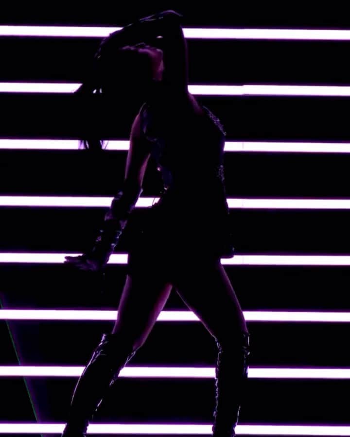 のインスタグラム：「♡ [Video] 191225 - 2019 SBS Gayo Daejeon “FANCY” Fancam -  #MOMO #트와이스 #모모 #平井もも #もも #TWICE ©️ SBS」