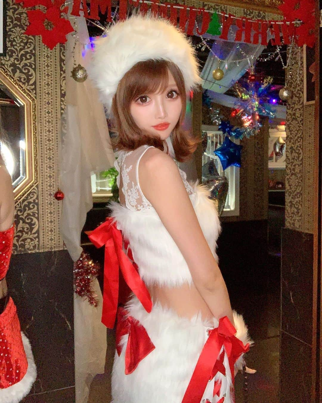 桜咲乃愛さんのインスタグラム写真 - (桜咲乃愛Instagram)「メリークリスマス❄☃🎅🎁💕🎄🎂✨ 今日もナウでクリスマスパーティーだよ🥰💕🍀 予定ない人集まれー！！😆♥️♥️♥️✨チキン食べ放題だよ😜♥️🥂みんなでくじ引きしてチキン食べよ🥰💕🍗 サンタさんまってる😆♥️♥️♥️✨ #クリスマス#クリスマスイベント#歌舞伎町#歌舞伎町キャバ嬢 #ナウ#桜咲乃愛 #サンタ#サンタコス #クリスマスコスプレ#クリスマスパーティー」12月25日 20時56分 - noasama1101