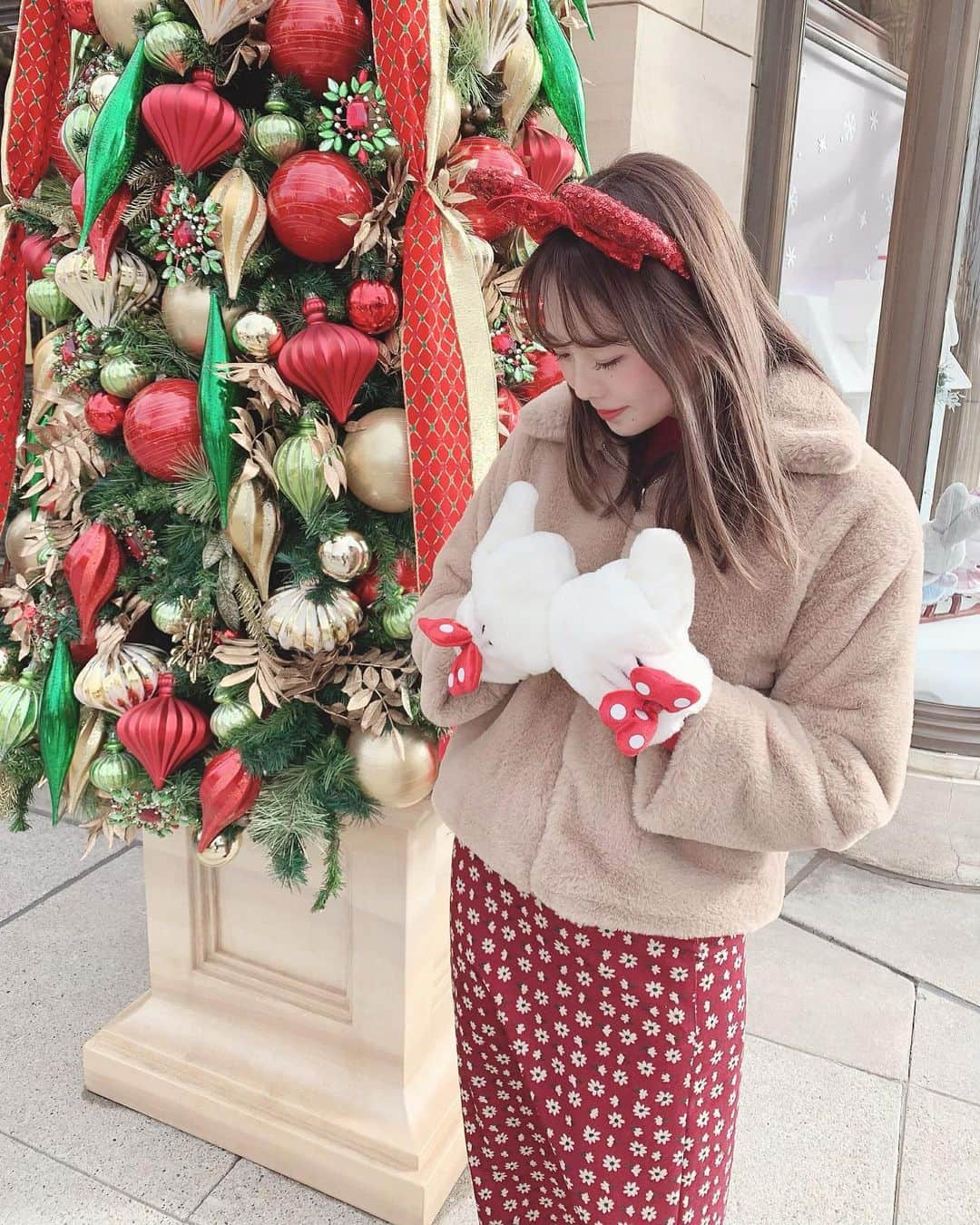 SHIHORINさんのインスタグラム写真 - (SHIHORINInstagram)「♡﻿ ﻿ Christmas Disney code🎄❤️﻿ ﻿ outer @darling_baby__ ﻿ skirt @epineofficial ﻿ マツエクをアップワードラッシュにして良い感じ👀 @it405_rina 来年もお願いします💓﻿ ﻿ #shihorin__disney #disneychristmas #disney #disneysea #tokyodisneysea #tokyodisneyresort #disneygram #disneycode #disneyfashion #darlingbaby #epine #ディズニーシー #ディズニー #東京ディズニーシー #東京ディズニーリゾート #ディズニークリスマス #ディズニークリスマス2019 #クリスマスディズニー #ディズニーコーデ #クリスマスコーデ #スパンコールカチューシャ #クリスマスツリー﻿ ﻿」12月25日 21時01分 - shihoriiin49