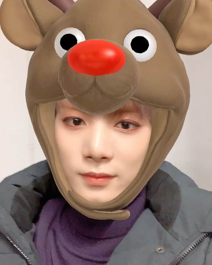 JR のインスタグラム：「러브들과 함께 보낸 행복한 크리스마스! 러브들이 최고야😎」