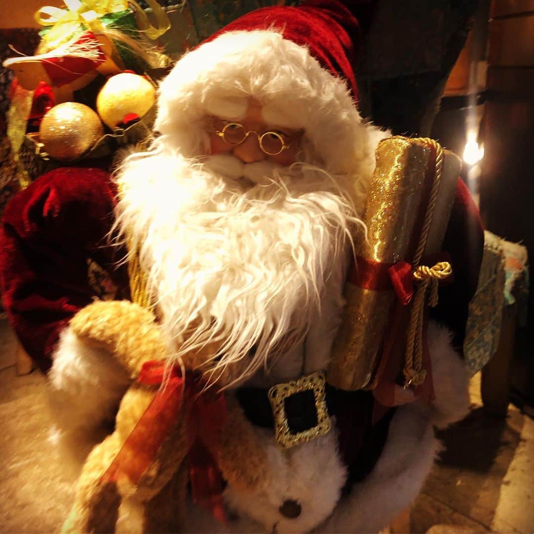 森本さやかさんのインスタグラム写真 - (森本さやかInstagram)「#サンタさん🎅 ❣️ . . 一見普通サイズのサンタさんに見えない？ 見えないか！(〃ω〃) 😝🎅🎄❣️ #ミニサンタ #minisanta  #小さなサンタ  #santaclaus #クリスマス」12月25日 21時11分 - sayakamorimoto1011