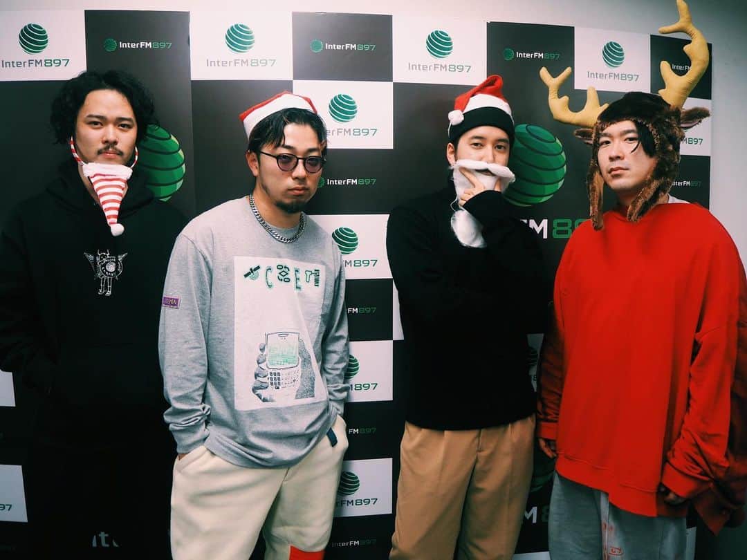 のインスタグラム：「11pm- WONK RADIO DJs: @wonk_tokyo  WONKからもメリークリスマス🎄🎁今夜は2019年の #WONK メンバーを振り返り☆バンドとしてもソロとしても、様々なシーンで活躍した4人。当時は語られなかった楽曲制作の裏話もあるかも?? 📧 wonk@interfm.jp #interfm897 #radiko」