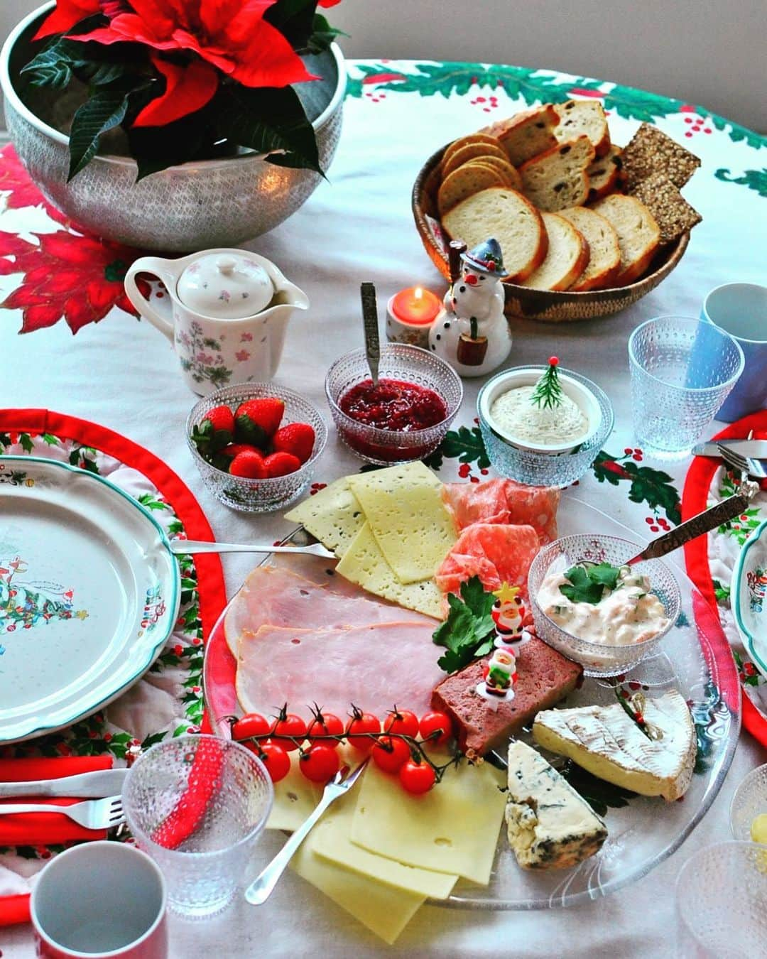 Rie's Healthy Bento from Osloさんのインスタグラム写真 - (Rie's Healthy Bento from OsloInstagram)「Merry Christmas !! 🎄🎅 #merrychristmas #christmas #breakfast #godjul #norway #oslo #frokost #朝ごはん#クリスマス」12月25日 21時21分 - rieshealthycooking